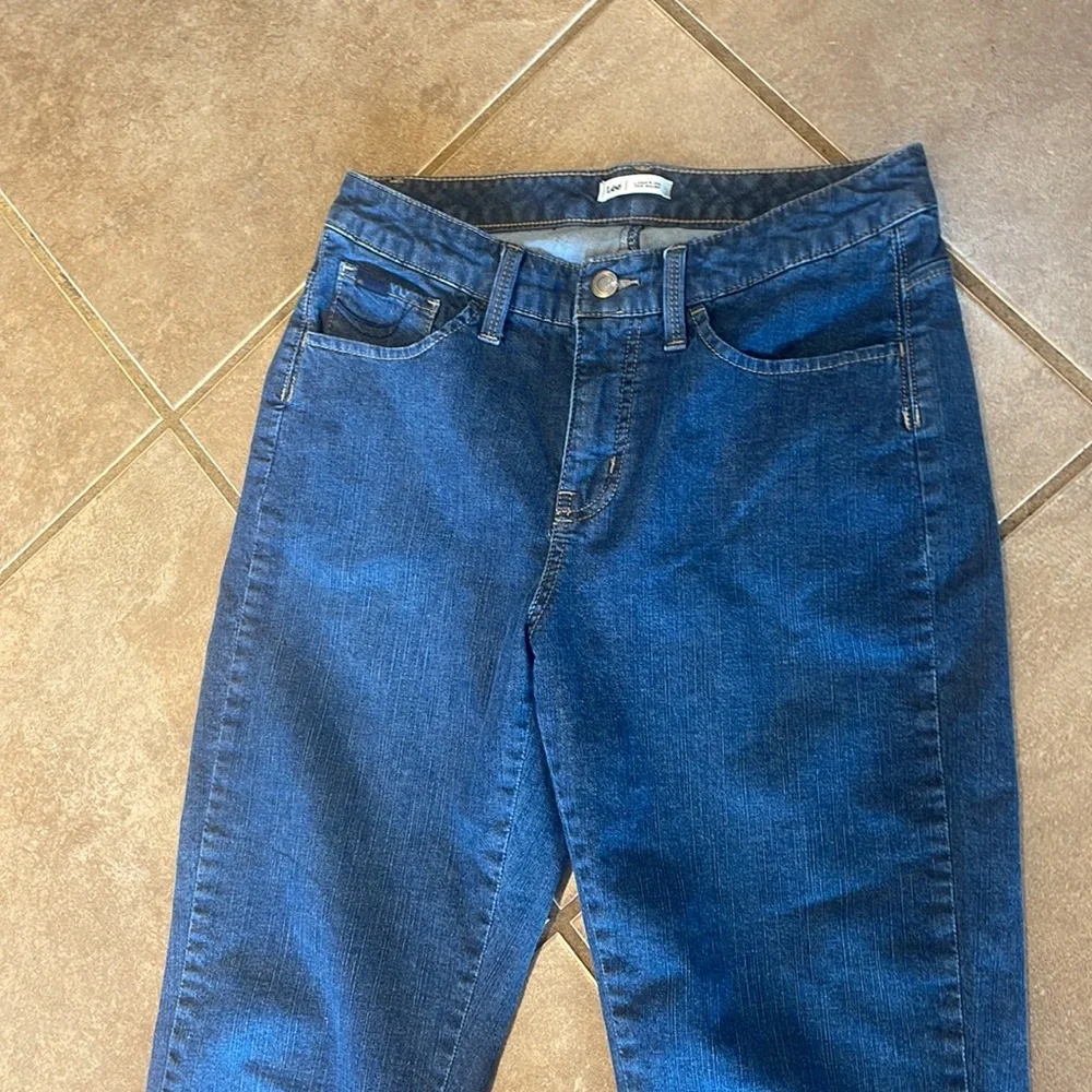 Like new Lee Low Rise Cropped Jeans!  8